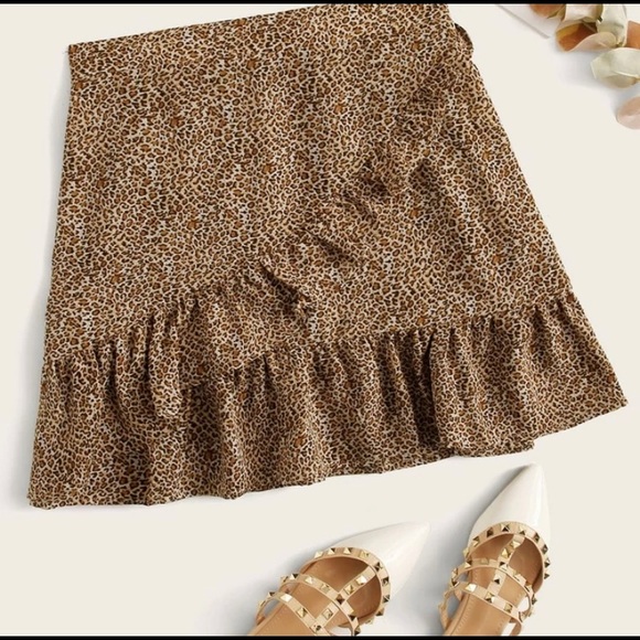 Skirts - Picture 10 of 10